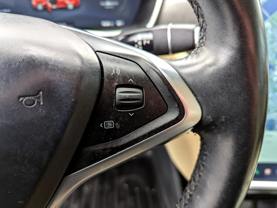 2015 Tesla Model S - Image 16 of 21