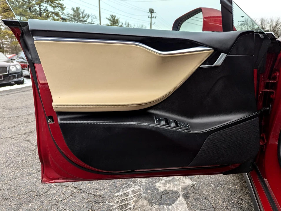 2015 Tesla Model S - Image 11 of 21