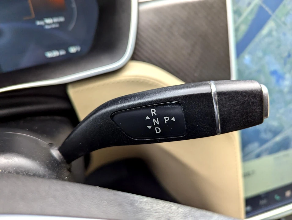 2015 Tesla Model S - Image 17 of 21