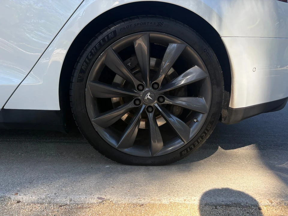 2015 Tesla Model S - Image 14 of 31