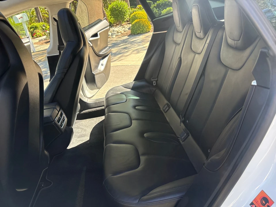 2015 Tesla Model S - Image 21 of 31