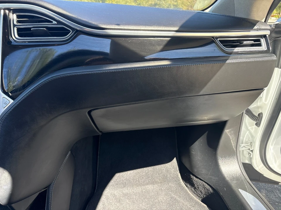 2015 Tesla Model S - Image 31 of 31