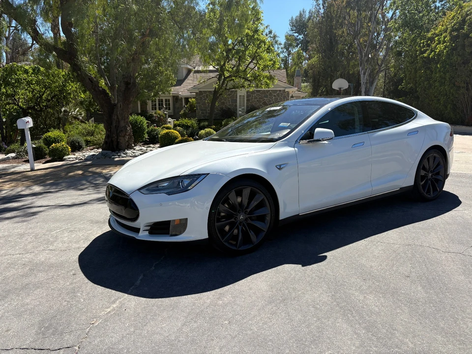 2015 Tesla Model S - Image 7 of 31