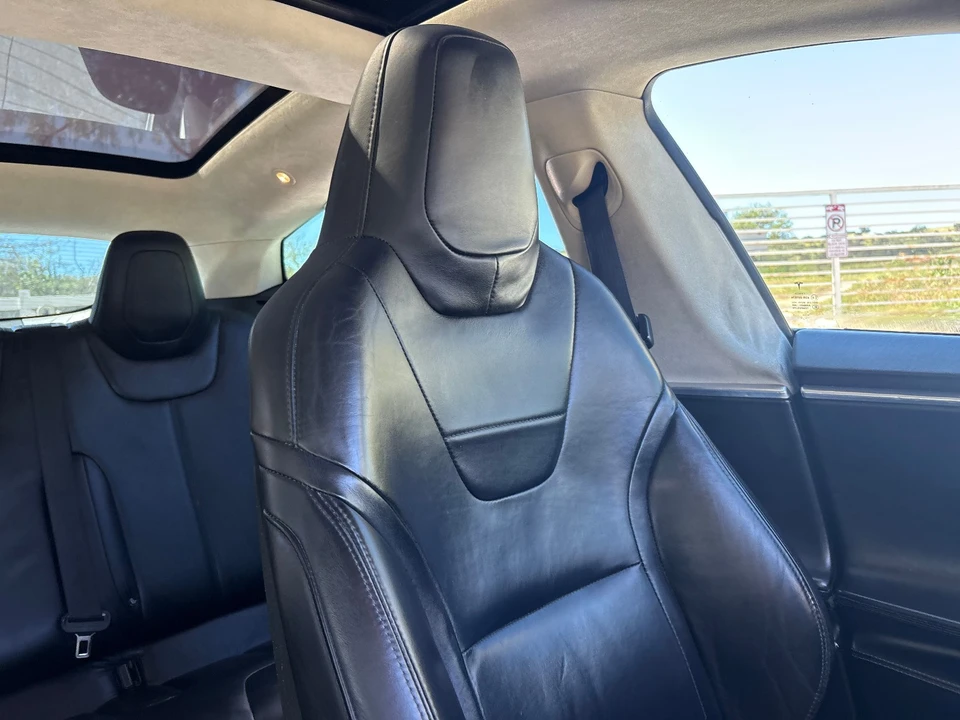 2015 Tesla Model S - Image 26 of 31