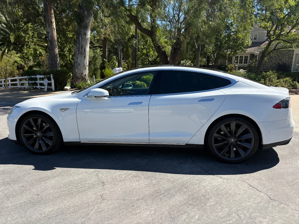 2015 Tesla Model S - Image 6 of 31