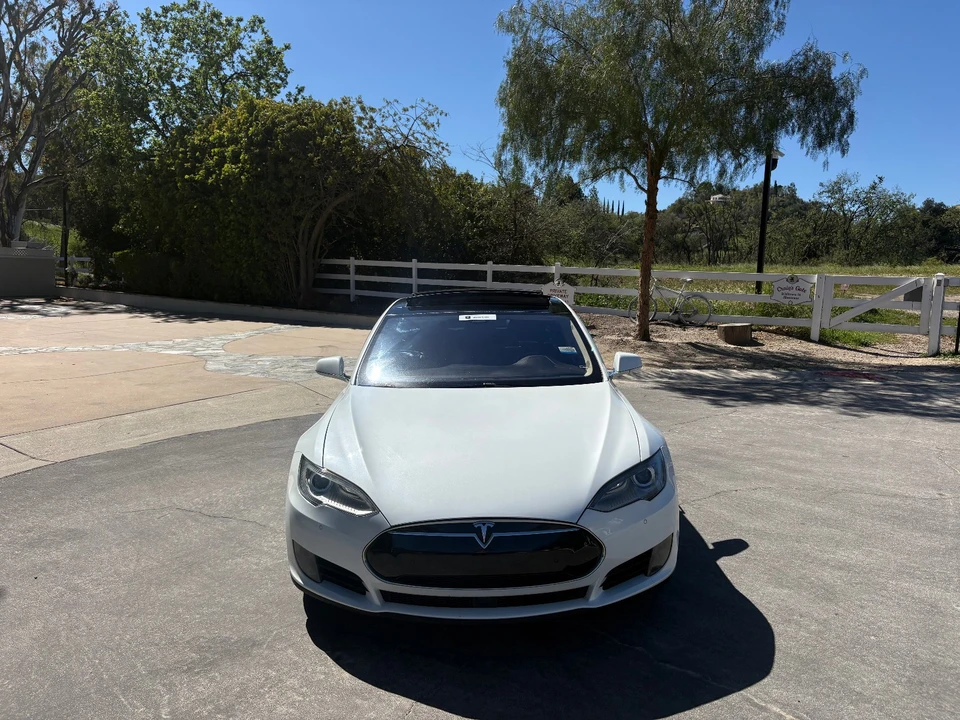 2015 Tesla Model S - Image 9 of 31