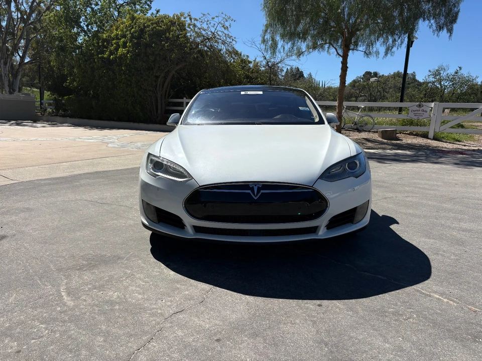 2015 Tesla Model S - Image 8 of 31