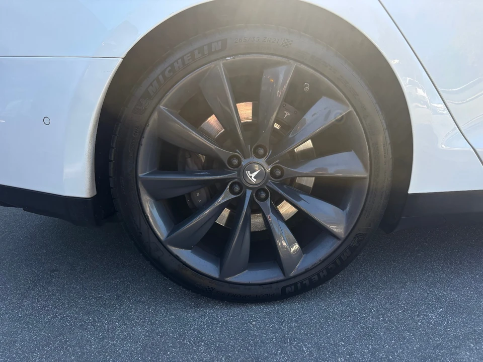 2015 Tesla Model S - Image 15 of 31