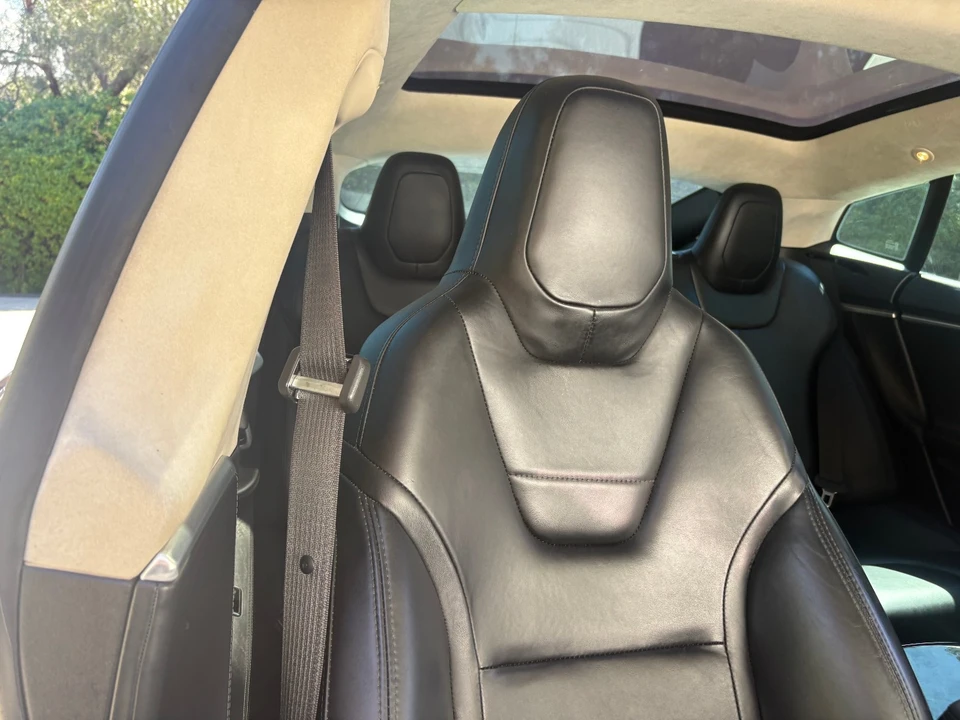 2015 Tesla Model S - Image 29 of 31