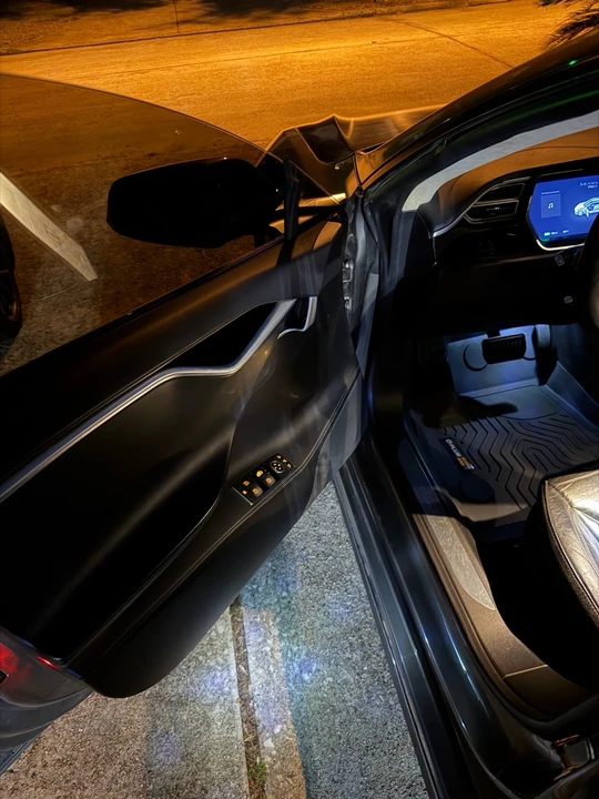 2015 Tesla Model S - Image 16 of 21