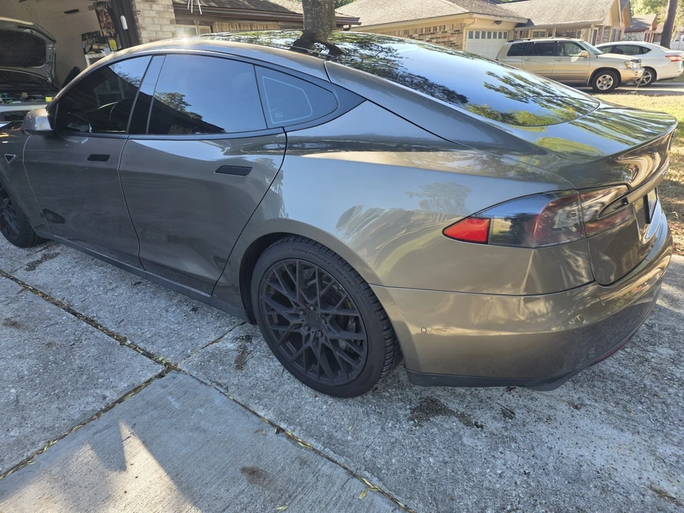 2015 Tesla Model S - Image 17 of 21