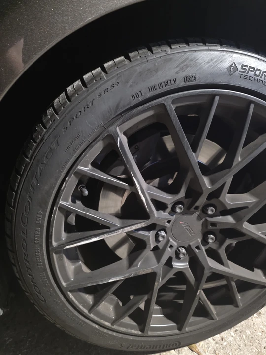 2015 Tesla Model S - Image 8 of 21