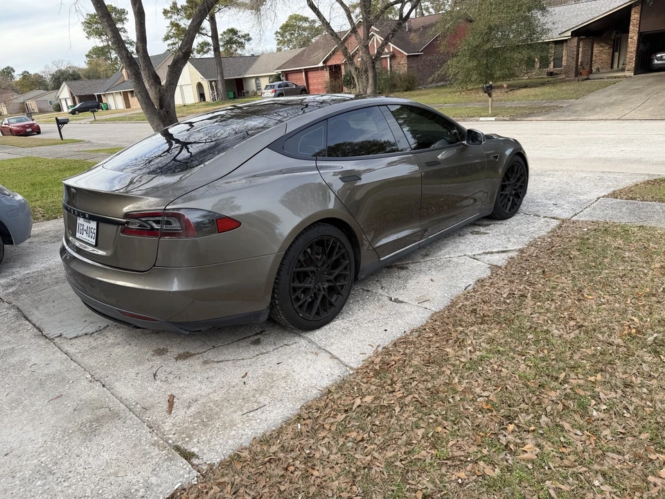 2015 Tesla Model S - Image 9 of 21