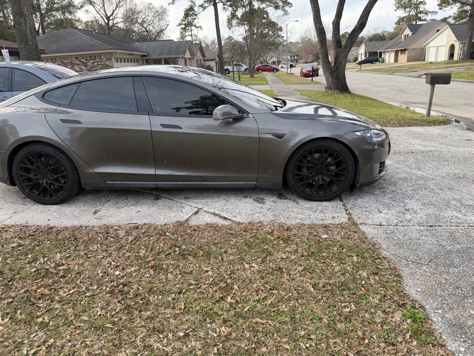 2015 Tesla Model S - Image 10 of 21