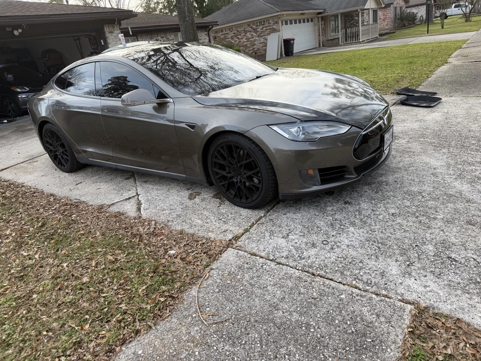 2015 Tesla Model S - Image 11 of 21