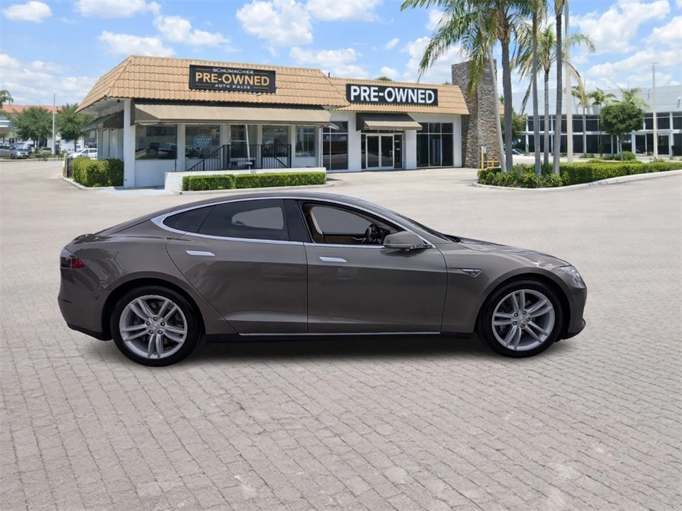 2015 Tesla Model S - Image 8 of 12