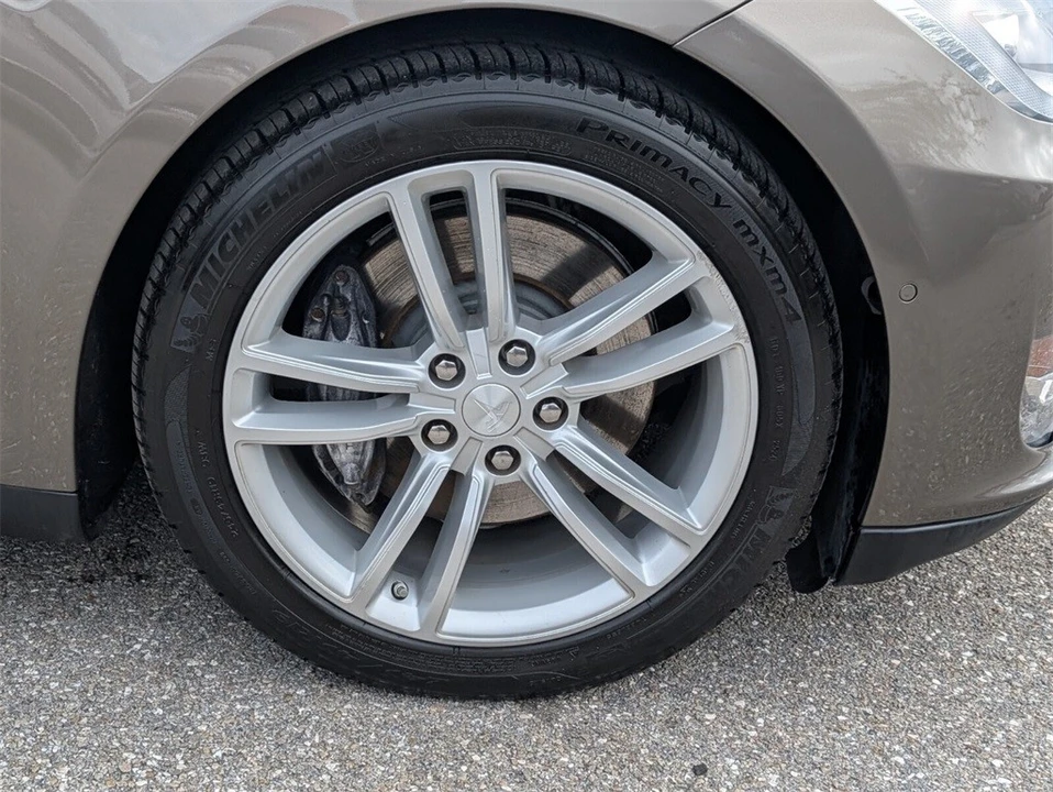 2015 Tesla Model S - Image 9 of 12