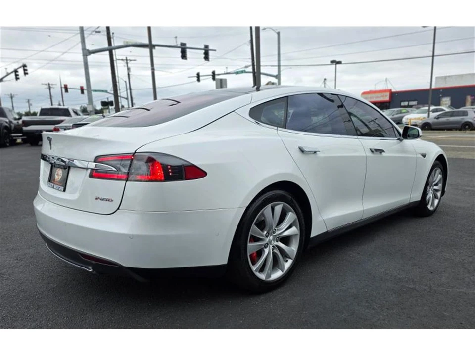 2015 Tesla Model S - Image 5 of 19