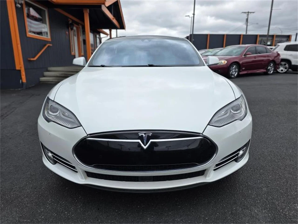 2015 Tesla Model S - Image 8 of 19