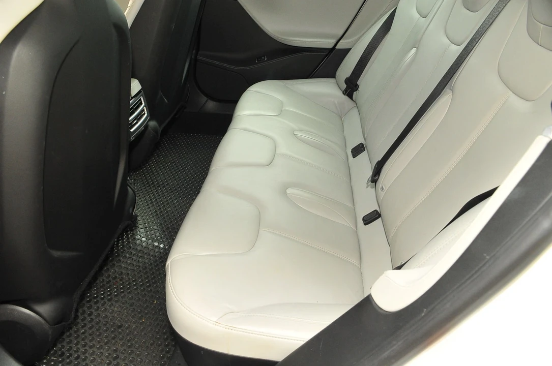 2015 Tesla Model S - Image 17 of 21