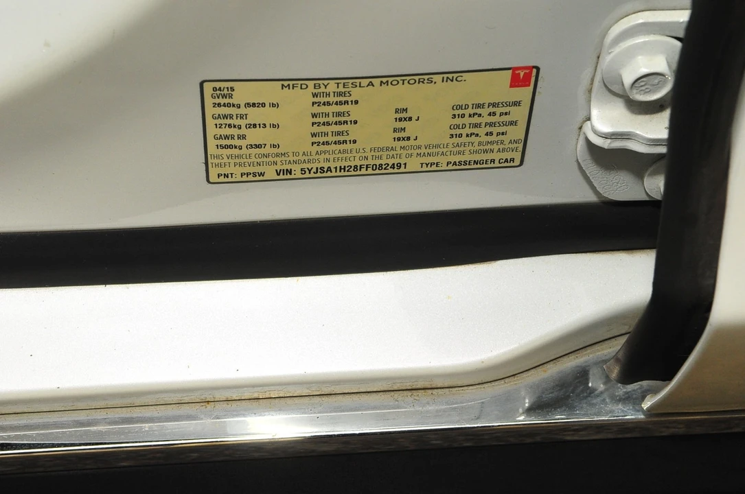 2015 Tesla Model S - Image 16 of 21