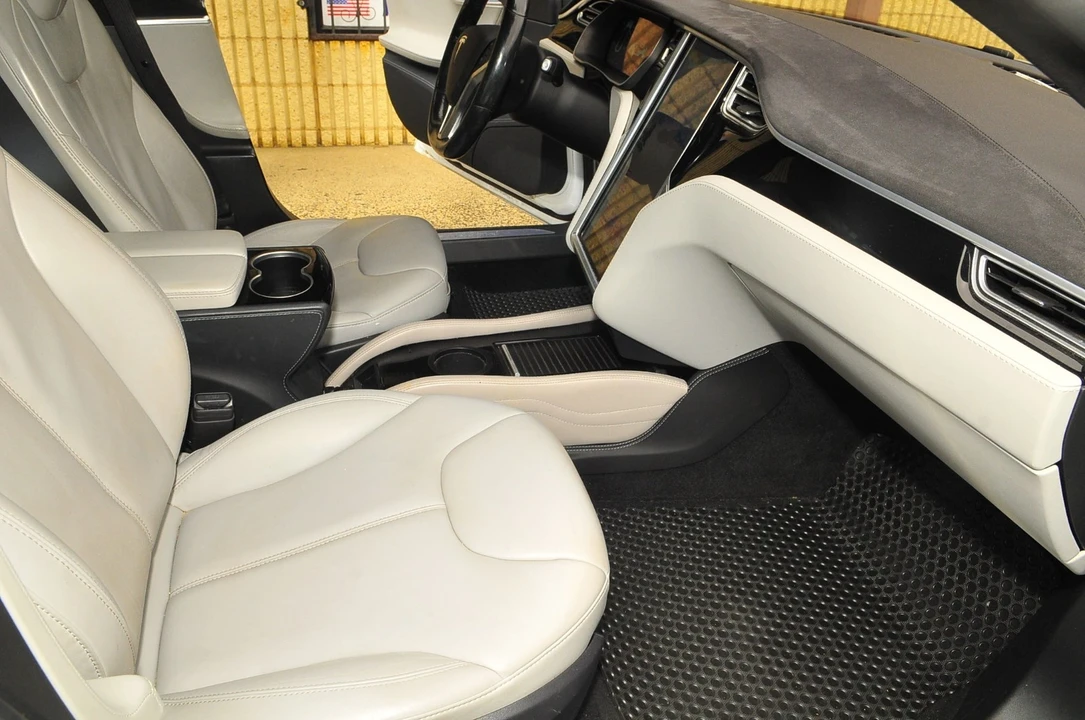 2015 Tesla Model S - Image 10 of 21