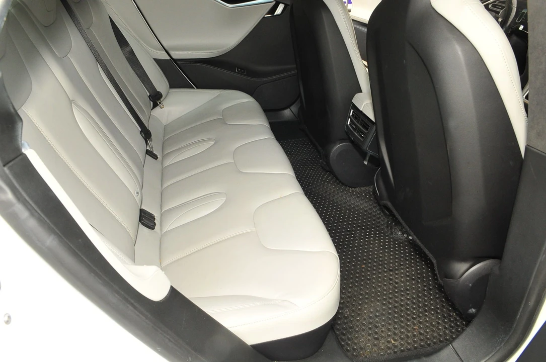 2015 Tesla Model S - Image 11 of 21