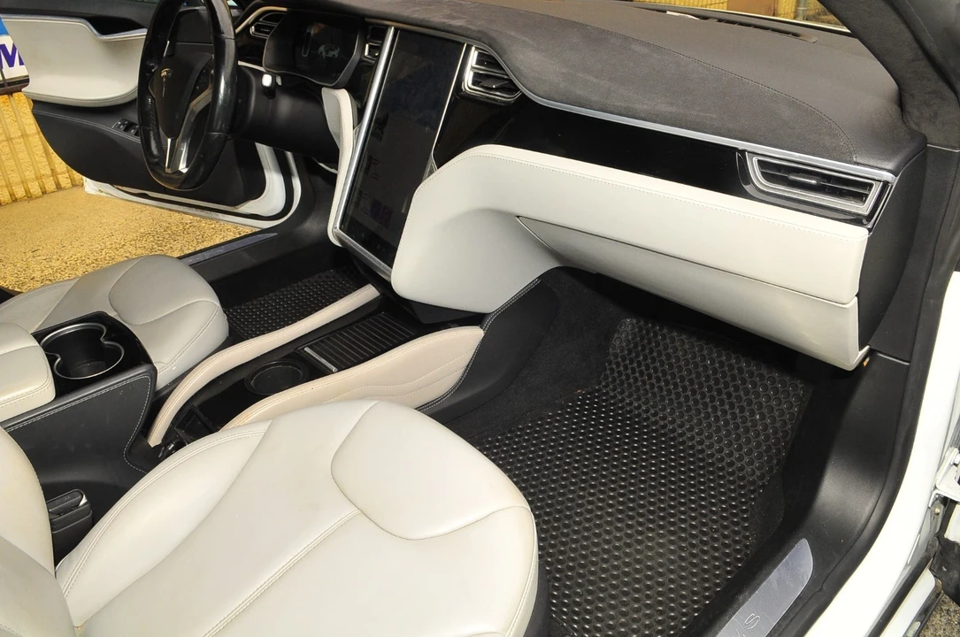 2015 Tesla Model S - Image 9 of 21