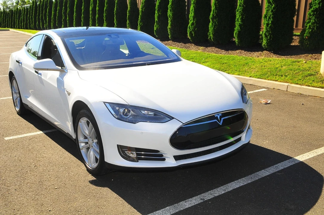 2015 Tesla Model S - Image 4 of 21