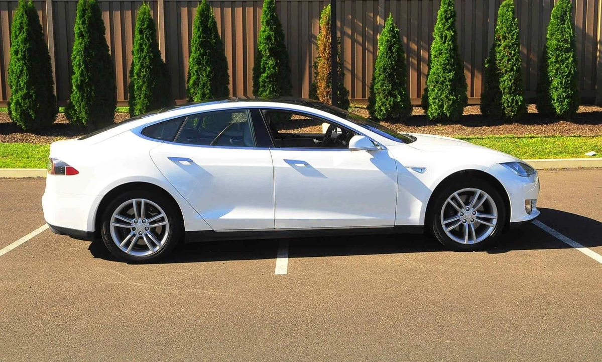 2015 Tesla Model S - Image 2 of 21