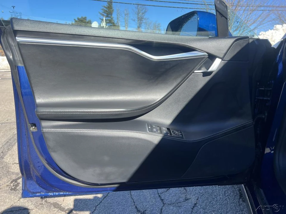 2015 Tesla Model S - Image 10 of 12