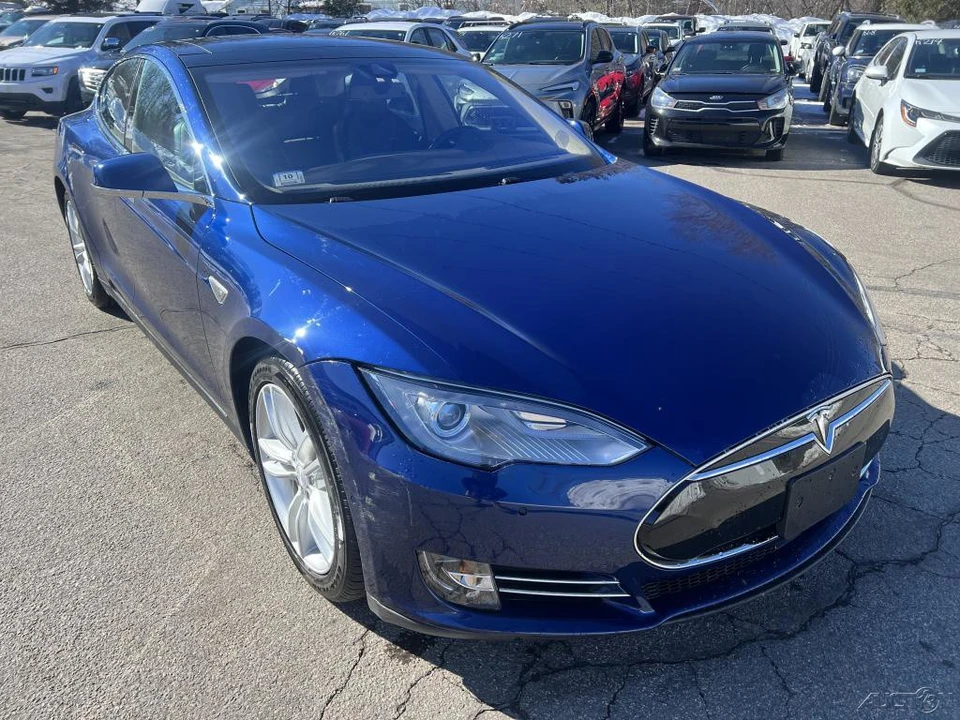 2015 Tesla Model S - Image 8 of 12