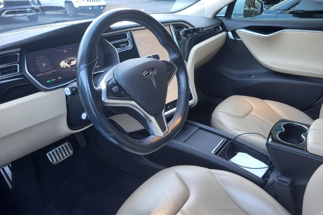 2015 Tesla Model S - Image 29 of 31