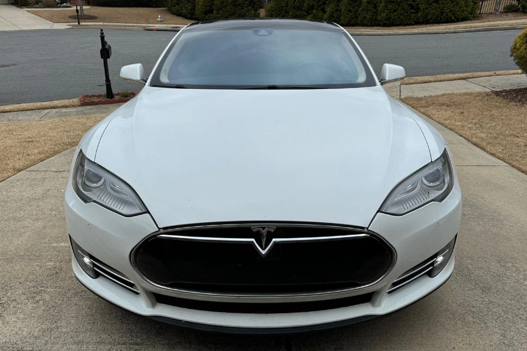 2015 Tesla Model S - Image 2 of 31