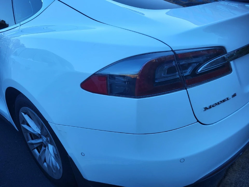 2015 Tesla Model S - Image 22 of 31