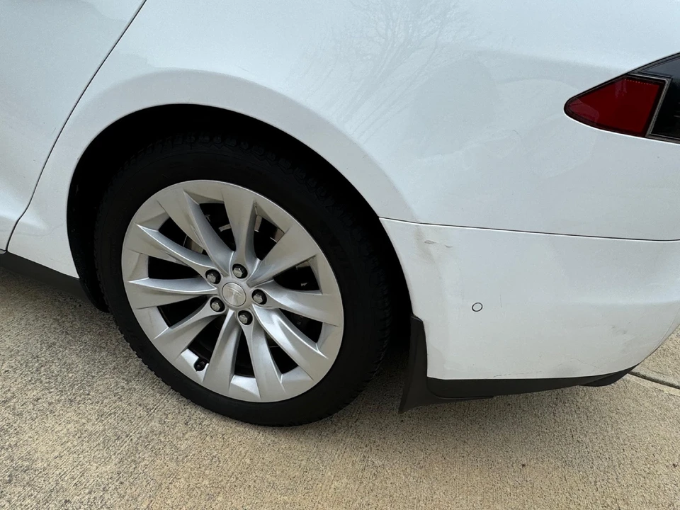 2015 Tesla Model S - Image 26 of 31