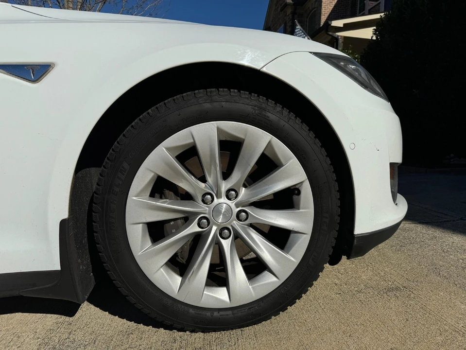 2015 Tesla Model S - Image 28 of 31