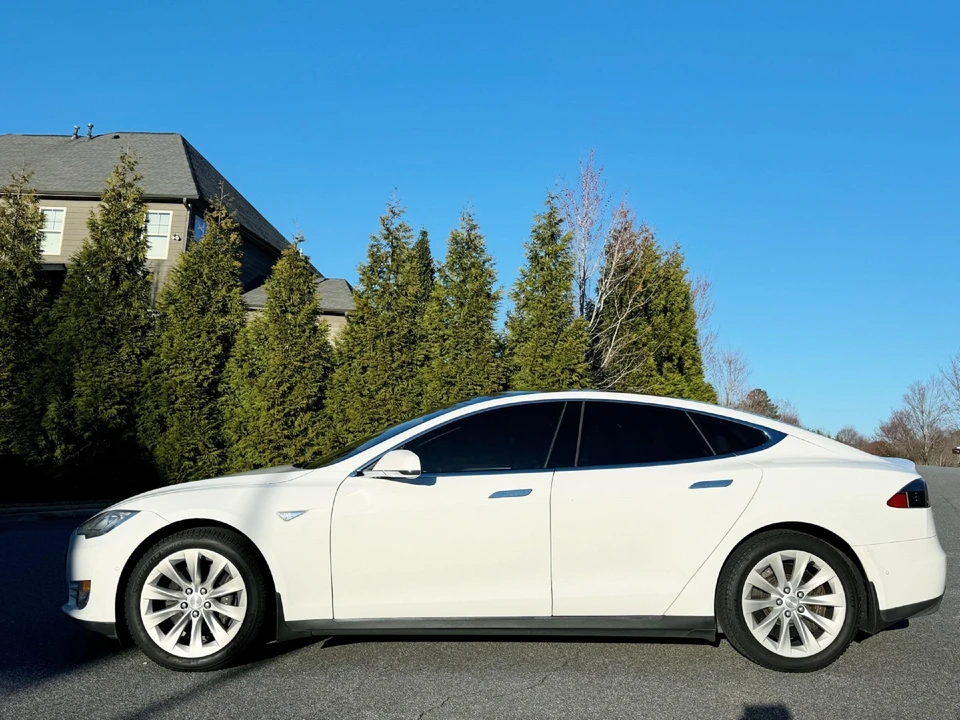 2015 Tesla Model S - Image 9 of 31