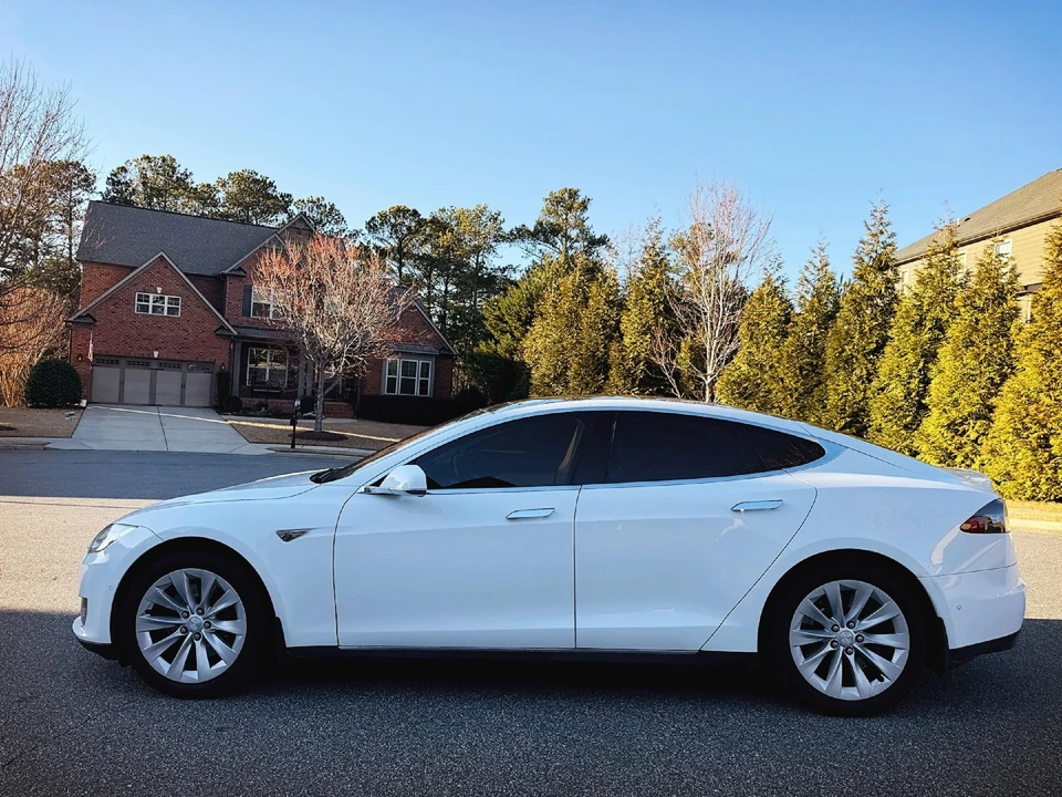 2015 Tesla Model S - Image 10 of 31