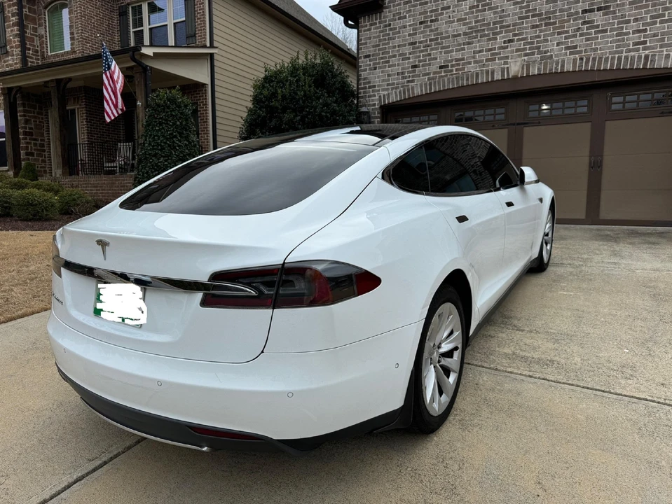2015 Tesla Model S - Image 15 of 31