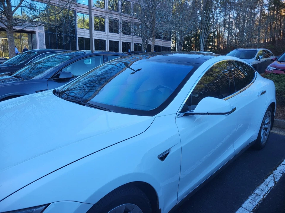 2015 Tesla Model S - Image 21 of 31