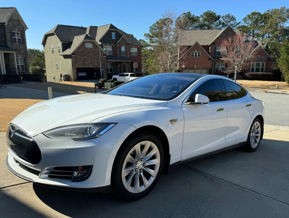 2015 Tesla Model S - Image 8 of 31