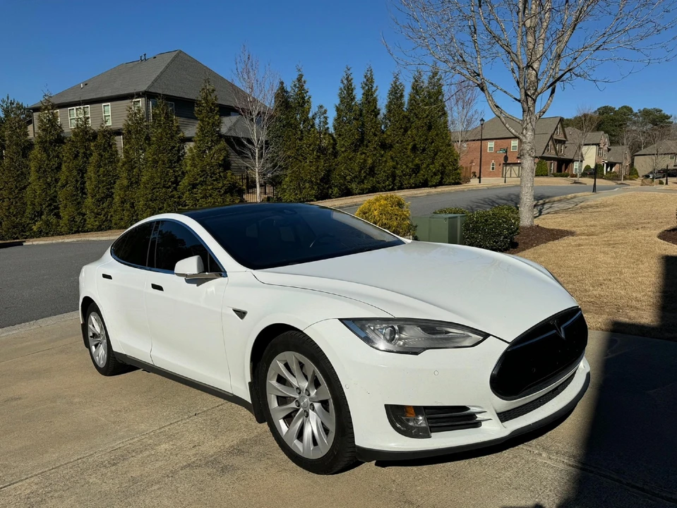 2015 Tesla Model S - Image 18 of 31