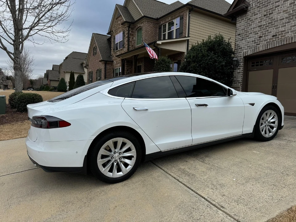 2015 Tesla Model S - Image 17 of 31