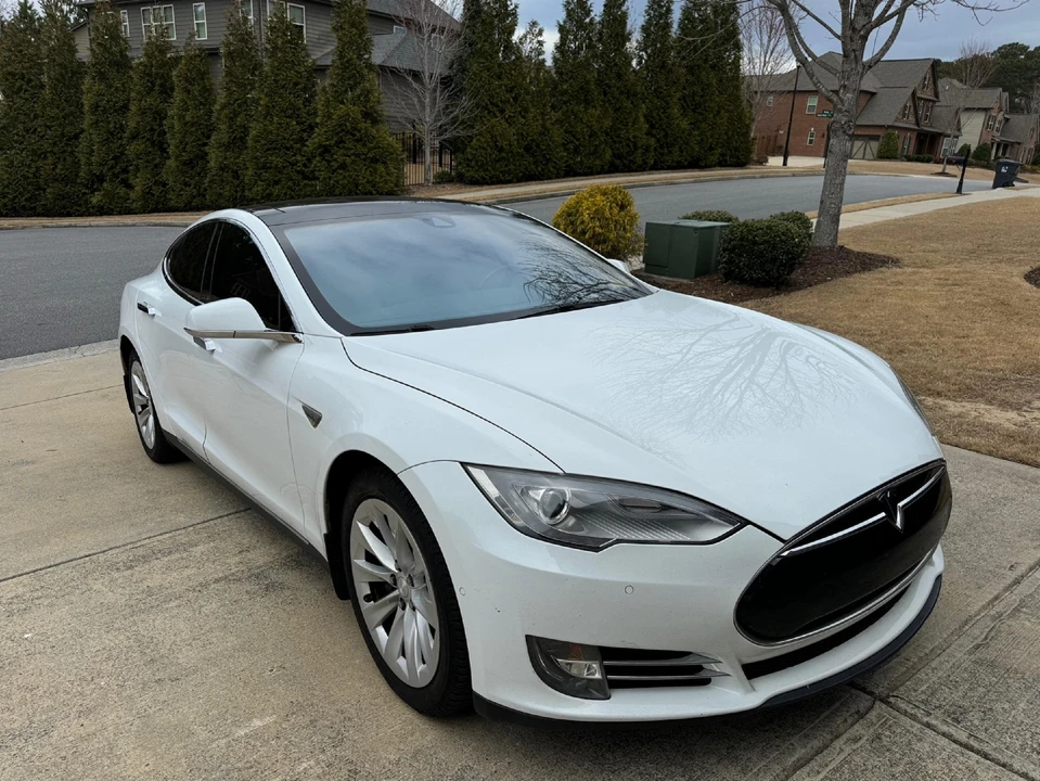 2015 Tesla Model S - Image 19 of 31