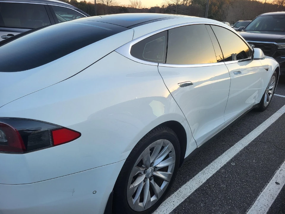 2015 Tesla Model S - Image 23 of 31
