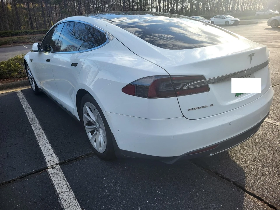 2015 Tesla Model S - Image 12 of 31