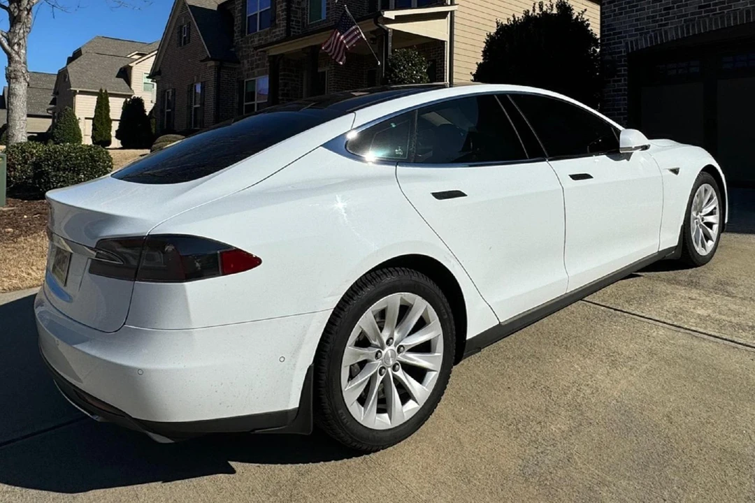 2015 Tesla Model S - Image 4 of 31