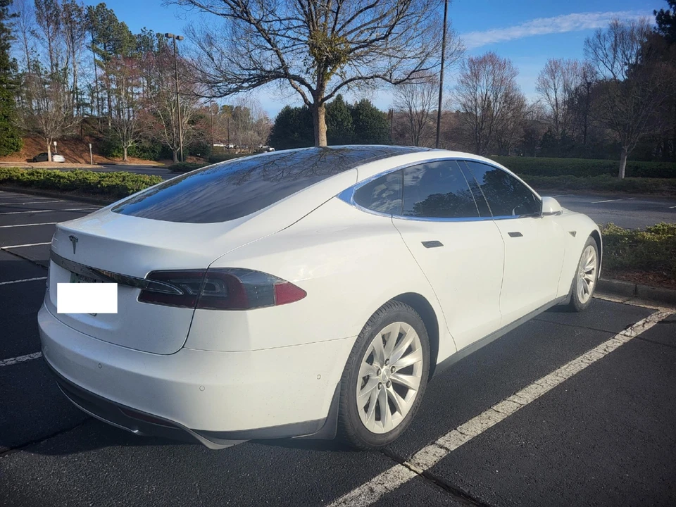 2015 Tesla Model S - Image 16 of 31