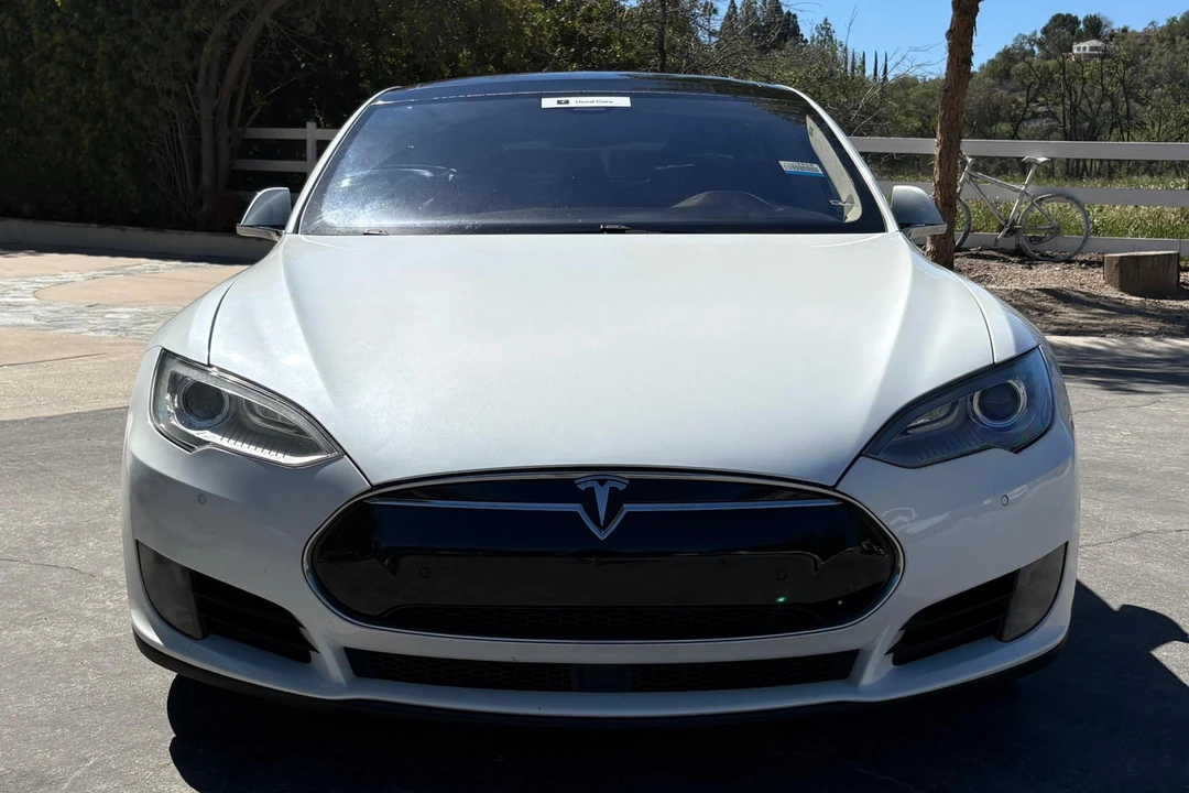 2015 Tesla Model S - Image 2 of 31